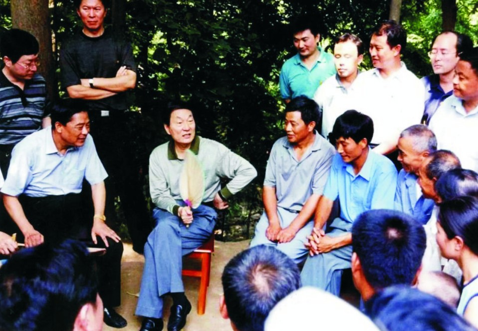 2001年7月20日，原国务院总理朱镕基在庐江台创园调研