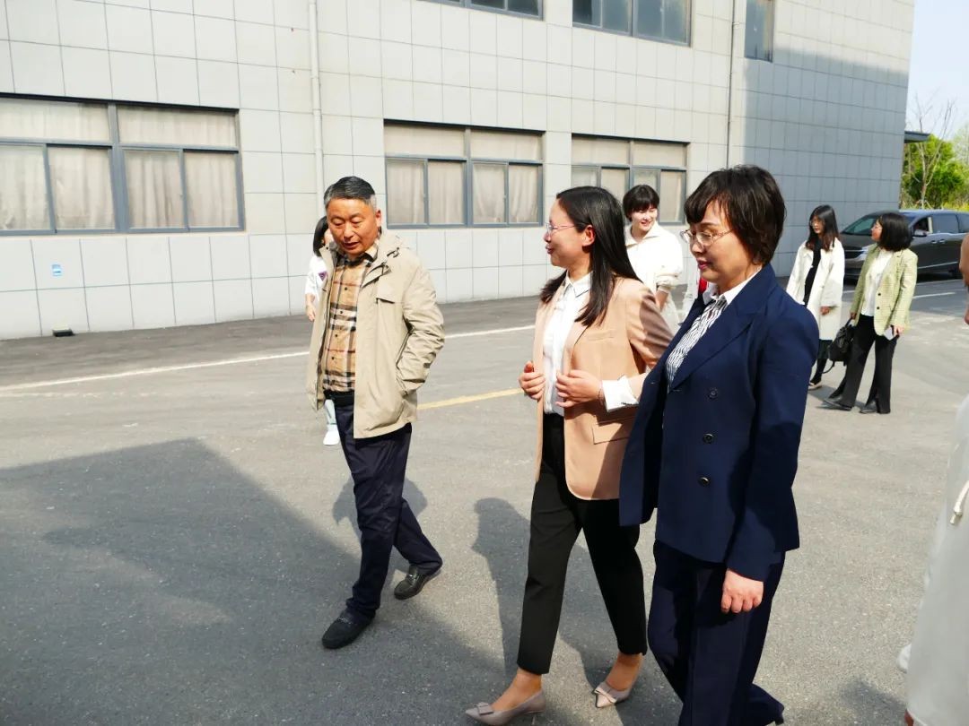 庐江县商务局贺局长，统计局张局，税务局管科长等领导莅临昊东食品科技走访调研昊东肉松